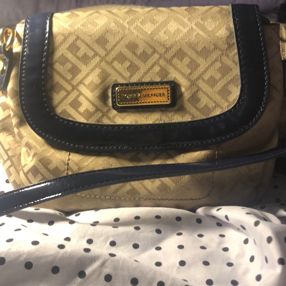 Nice Tommy Hilfiger purse!